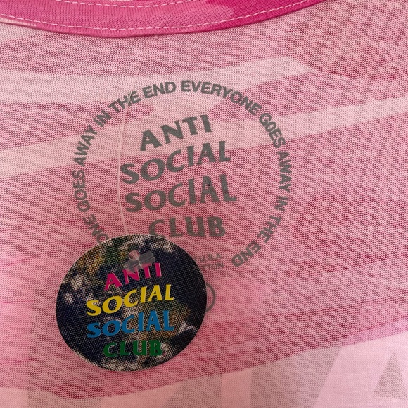 ASSC x Hello Kitty Tshirt - Picture 5 of 7